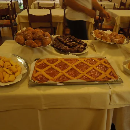 Отель Fior Di Pino Пинарелла